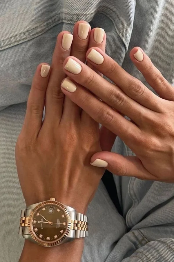 Пастельно-жовтий