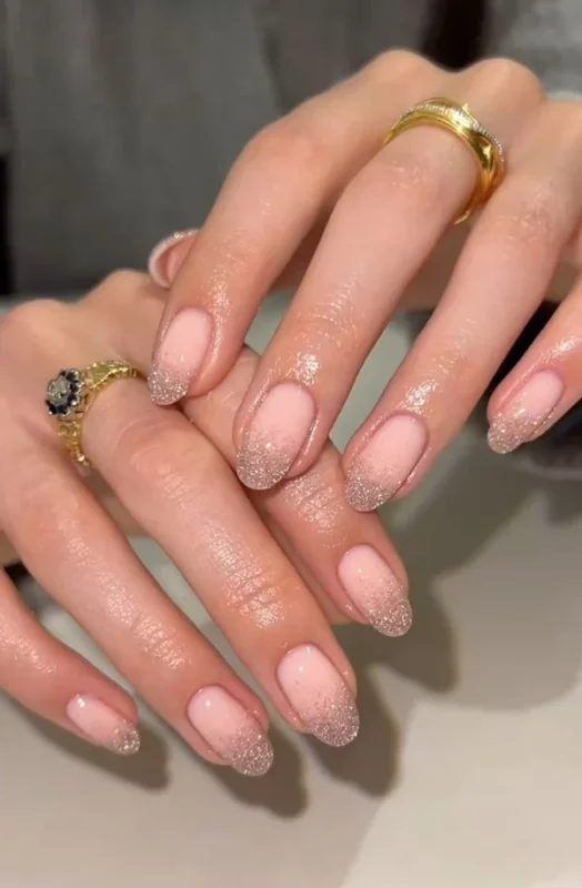 Французький манікюр з блиском