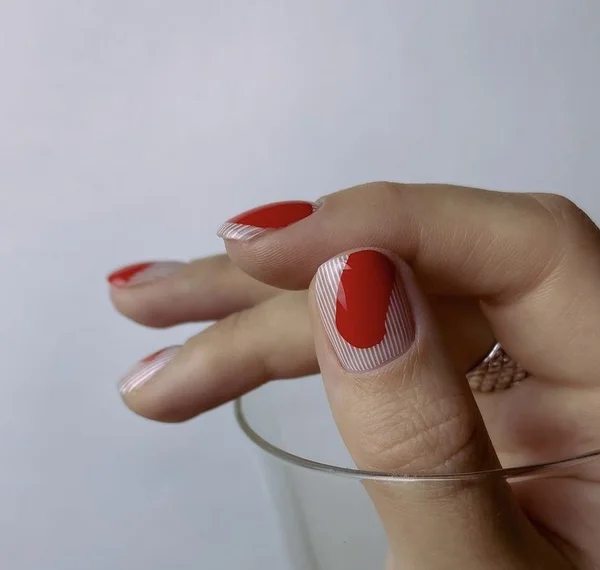 Стильний червоний манікюр