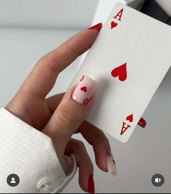 Стильний червоний манікюр