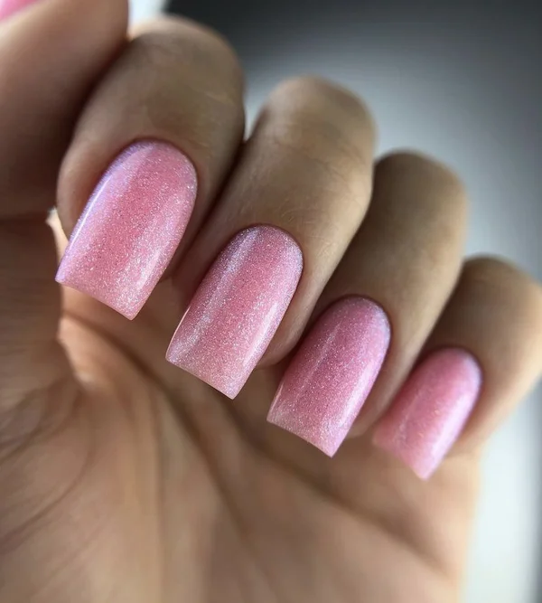 Рожевий манікюр