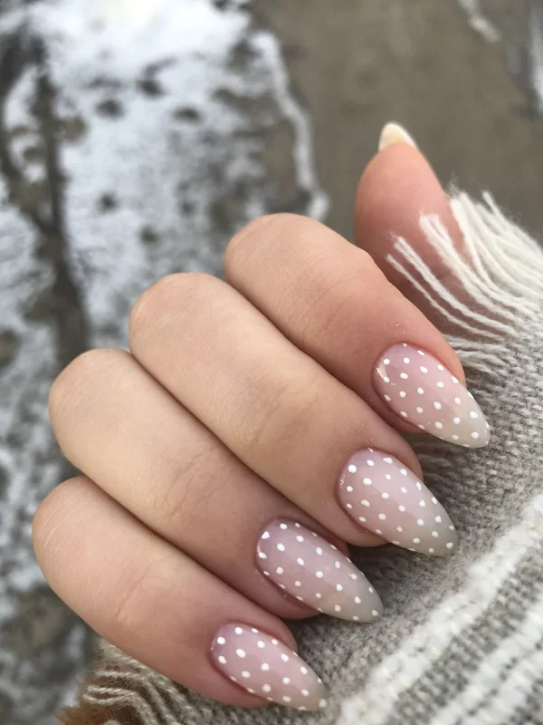Манікюр в горошок