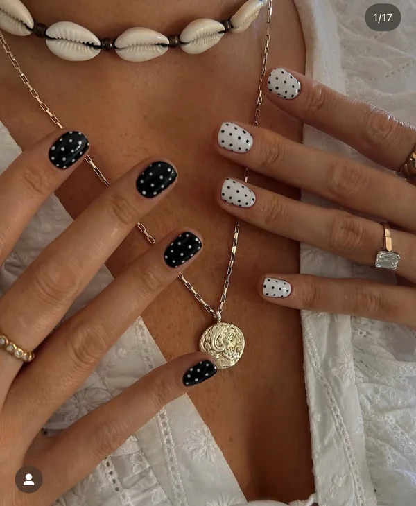 Різний манікюр на обох руках