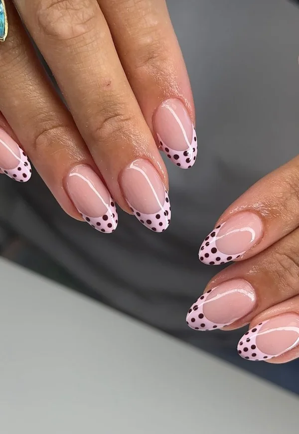 Манікюр в горошок
