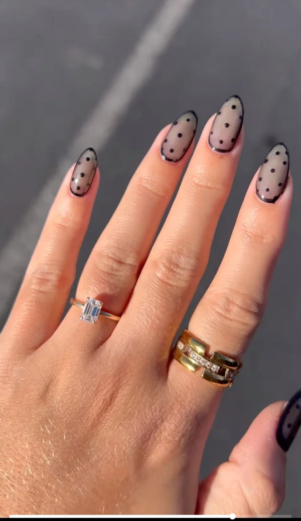 Напів прозорий манікюр в горшок