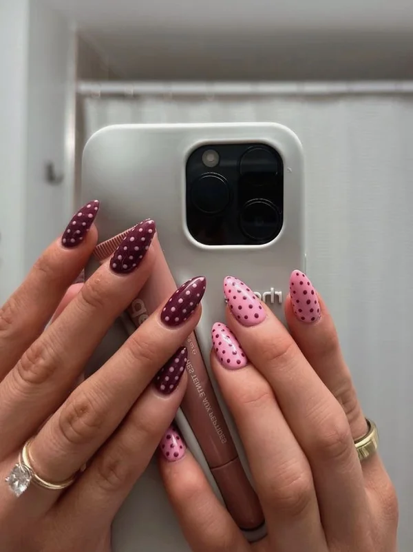 Різний манікюр на обох руках