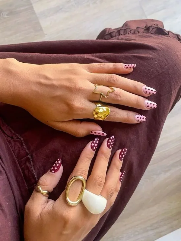 Різний манікюр на обох руках