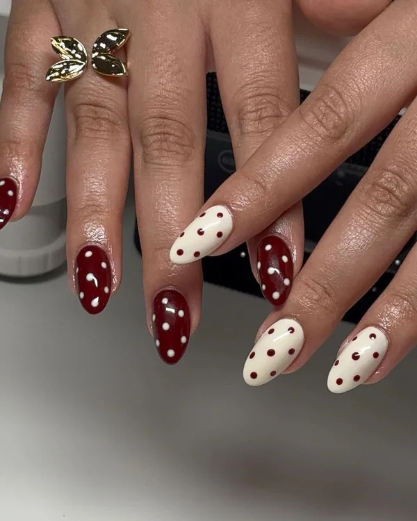 Різний манікюр на обох руках