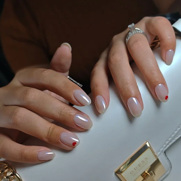 Манікюр з перламутровою втіркою