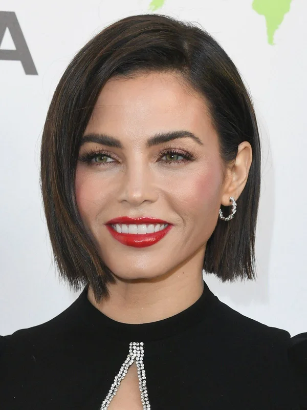 Стрижка коротке каре