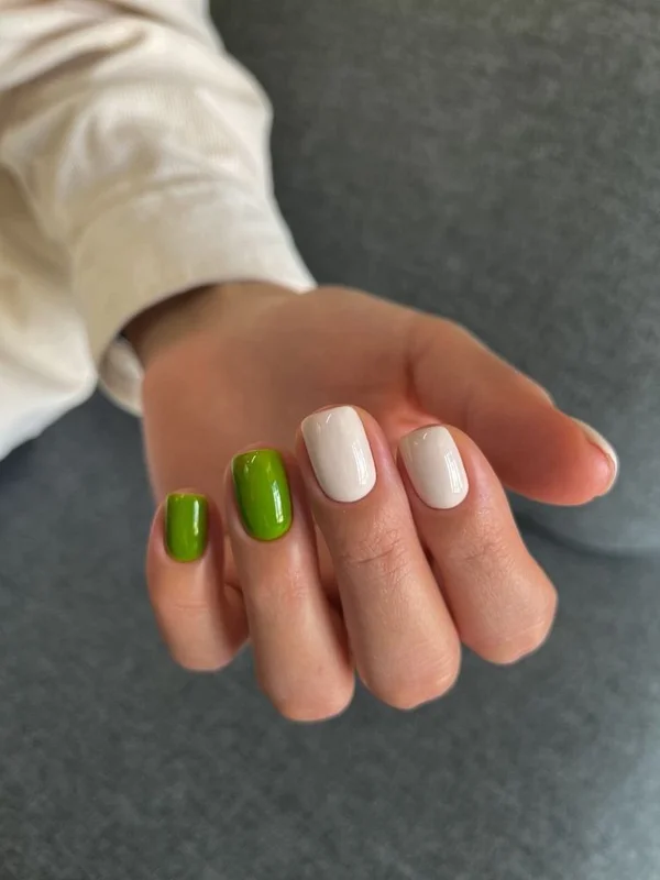Двоколірний манікюр