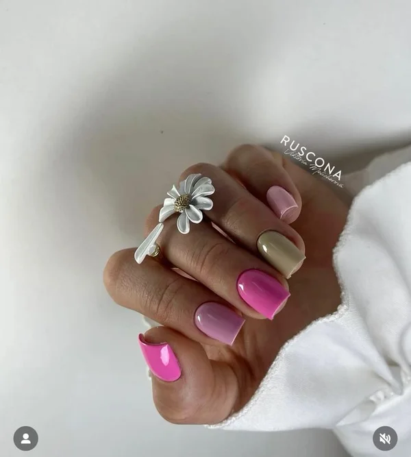 Ніжний нюдовий манікюр