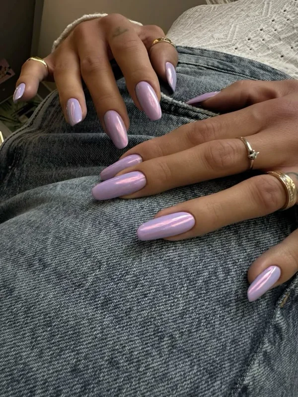 Ніжний нюдовий манікюр