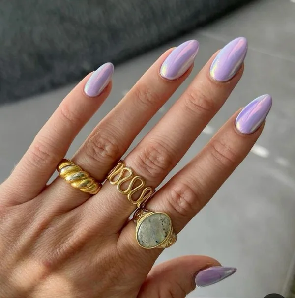 Ніжний нюдовий манікюр