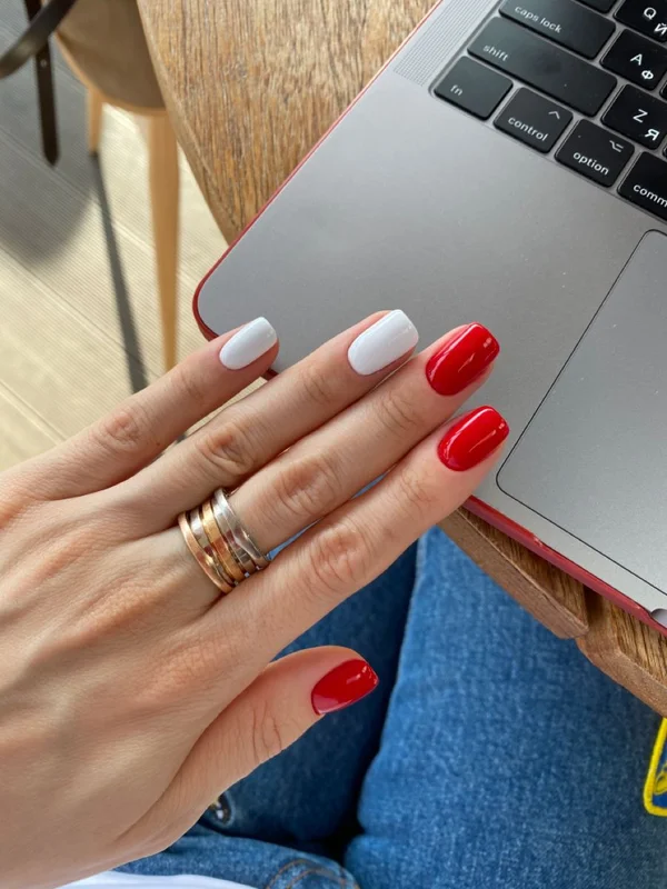 Двоколірний манікюр