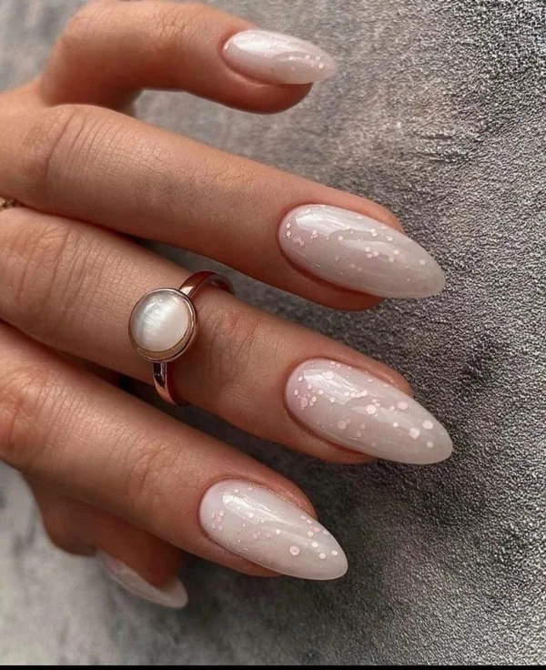 Нюдовий манікюр