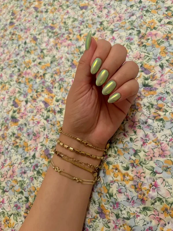 Дизайн нігтів з втіркою