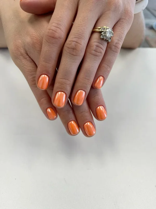 Дизайн нігтів з втіркою