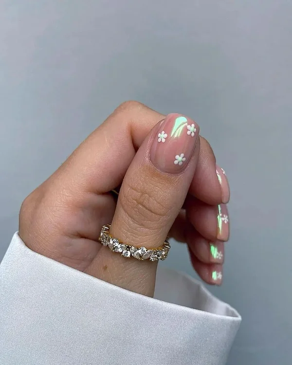 Квітковий дизайн нігтів