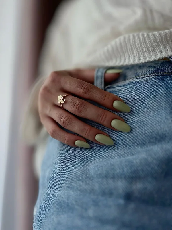 Фісташковий манікюр