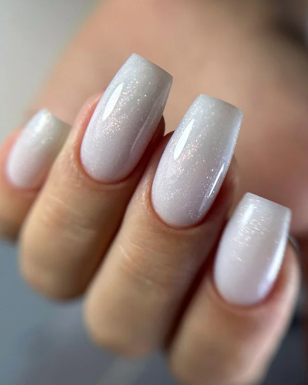 Молочний манікюр