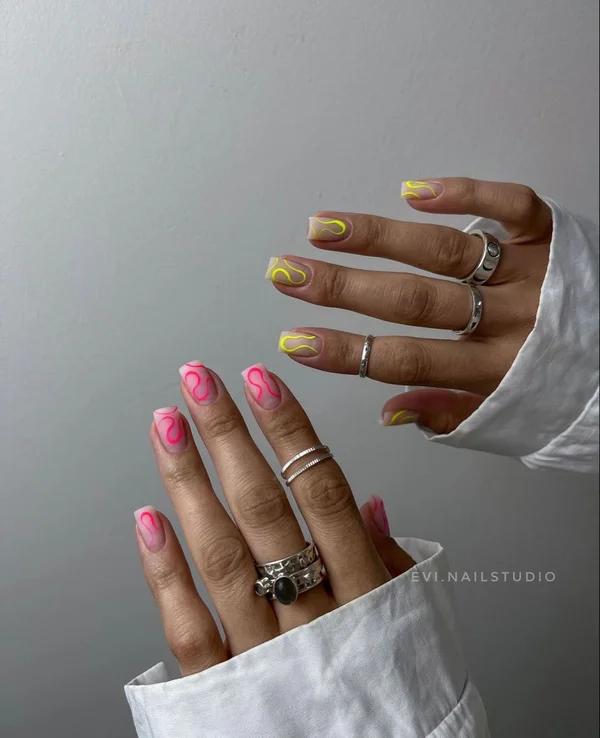 Рожевий манікюр