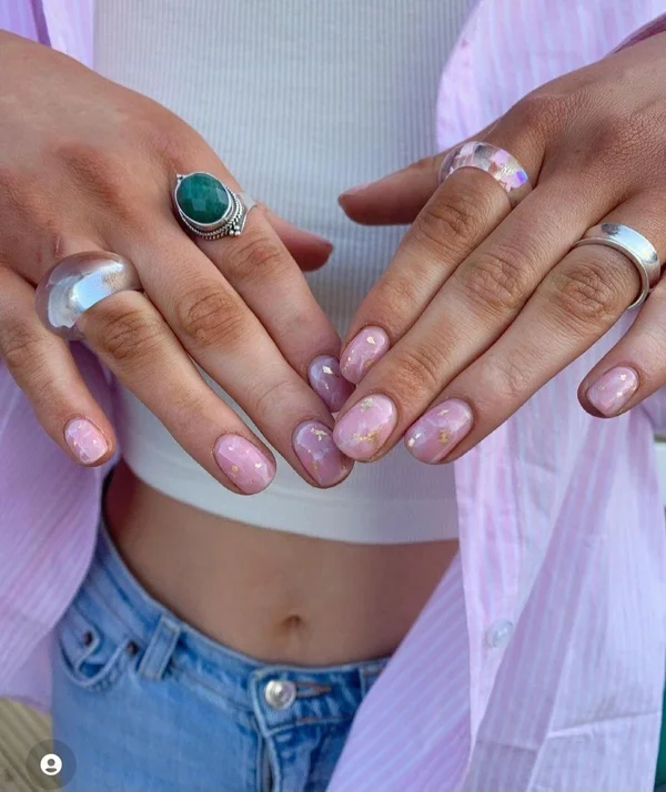 Рожевий манікюр