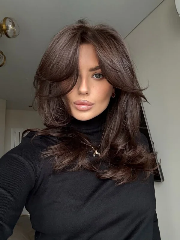 Стрижка з чубчиком-занавіскою