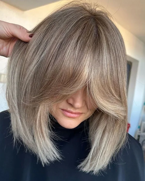 Стрижка з чубчиком-занавіскою