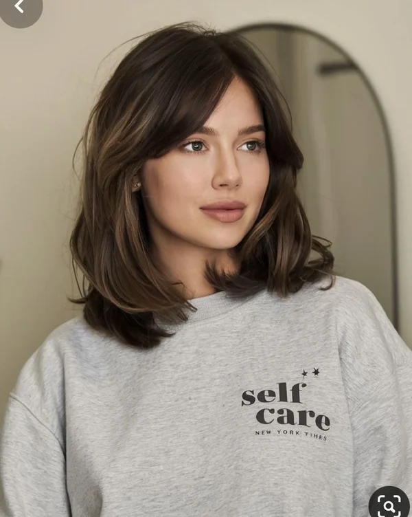 Стрижка з чубчиком-занавіскою