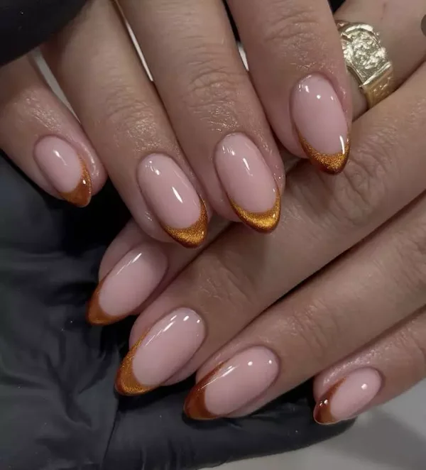 Яскравий дизайн нігтів